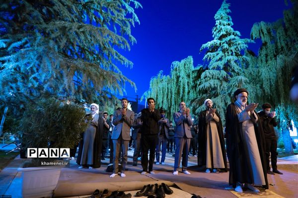 ارتباط تصویری مقام معظم رهبری با نمایندگان تشکل‌های دانشجویی