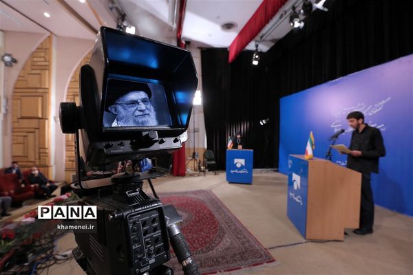 ارتباط تصویری مقام معظم رهبری با نمایندگان تشکل‌های دانشجویی