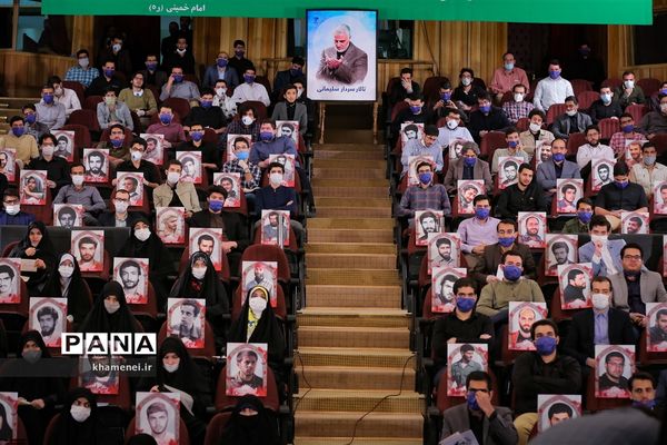 ارتباط تصویری مقام معظم رهبری با نمایندگان تشکل‌های دانشجویی