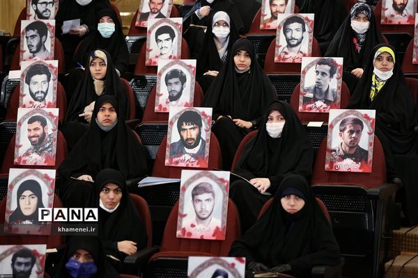 ارتباط تصویری مقام معظم رهبری با نمایندگان تشکل‌های دانشجویی