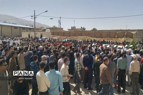 تشییع  ناوبان یکم شهید اسماعیل پور خسرو از شهدای ناو کُنارک در شهرستان داراب