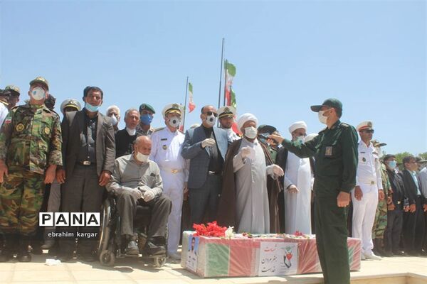 تشییع ناوبان یکم شهید اسماعیل پور خسرو از شهدای ناو کُنارک در شهرستان داراب -2