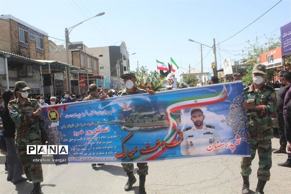 تشییع ناوبان یکم شهید اسماعیل پور خسرو از شهدای ناو کُنارک در شهرستان داراب -2