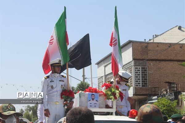 تشییع ناوبان یکم شهید اسماعیل پور خسرو از شهدای ناو کُنارک در شهرستان داراب -2