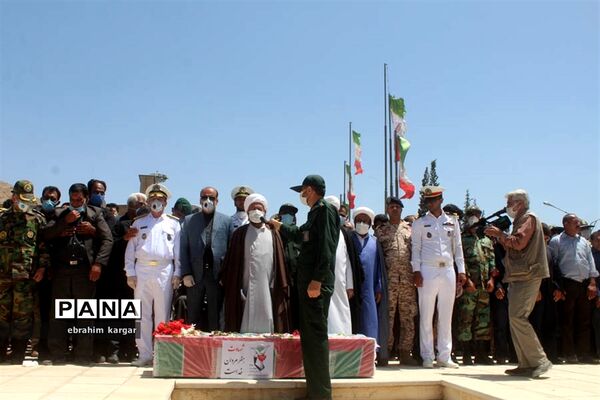 تشییع ناوبان یکم شهید اسماعیل پور خسرو از شهدای ناو کُنارک در شهرستان داراب -2