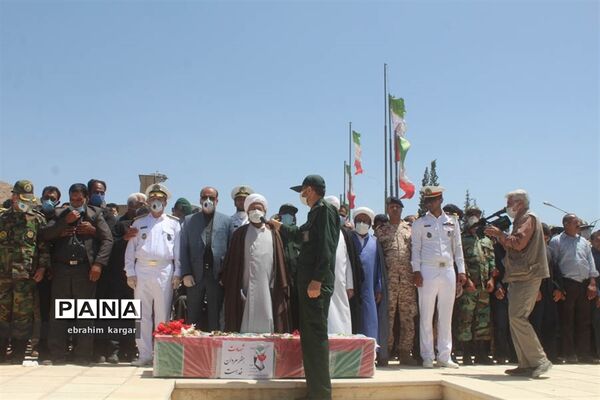تشییع ناوبان یکم شهید اسماعیل پور خسرو از شهدای ناو کُنارک در شهرستان داراب -2