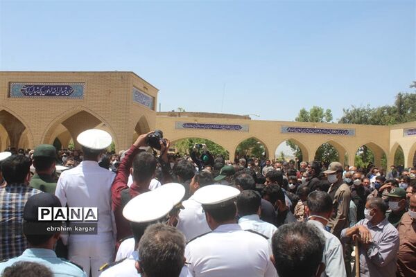 تشییع ناوبان یکم شهید اسماعیل پور خسرو از شهدای ناو کُنارک در شهرستان داراب -2