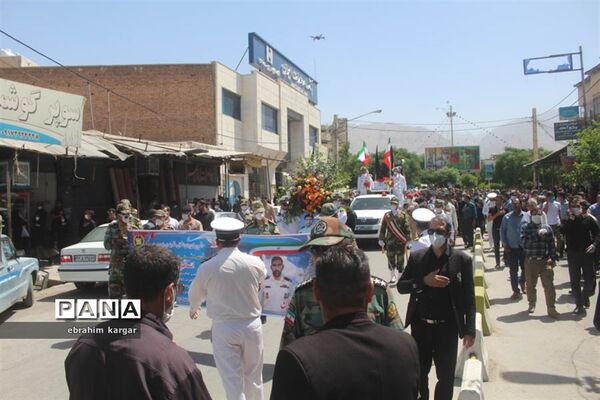 تشییع ناوبان یکم شهید اسماعیل پور خسرو از شهدای ناو کُنارک در شهرستان داراب -2