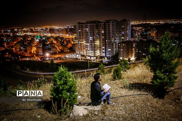 احیای شب بیست و یکم ماه رمضان در مقبره الشهدای چیتگر