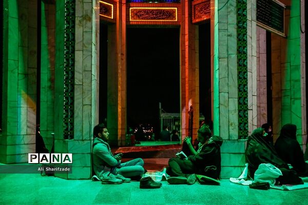 احیای شب بیست و یکم ماه رمضان در مقبره الشهدای چیتگر
