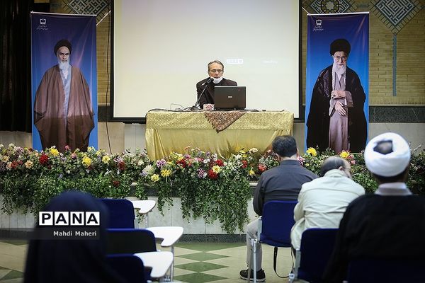 نشست علمی  تخصصی تلفیق برنامه درسی با حضور عضو شورای عالی آموزش و پرورش