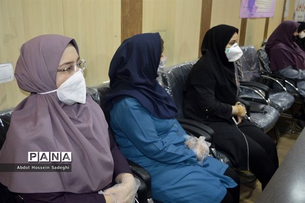 جلسه شورای دبیران دبیرستان شهیده سهام خیام  بوشهر