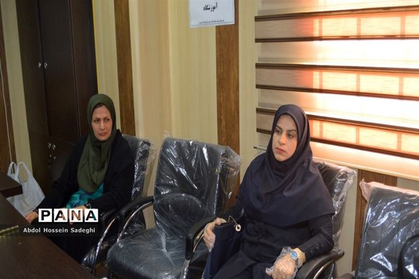 جلسه شورای دبیران دبیرستان شهیده سهام خیام  بوشهر