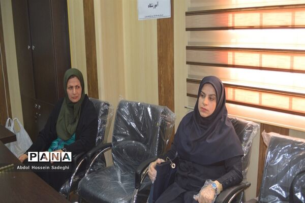 جلسه شورای دبیران دبیرستان شهیده سهام خیام  بوشهر