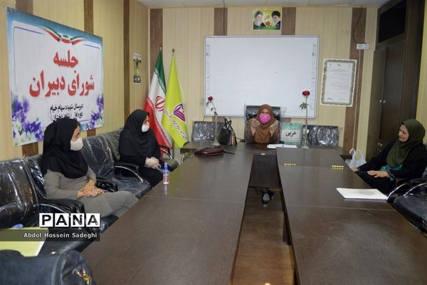 جلسه شورای دبیران دبیرستان شهیده سهام خیام  بوشهر