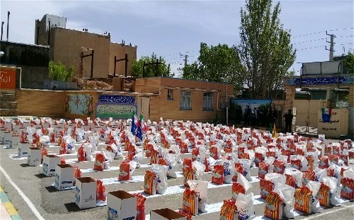 توزیع 336 بسته معیشتی کمک مومنانه به ارزش یک میلیارد ریال بین خانواده های دانش آموزان بی بضاعت