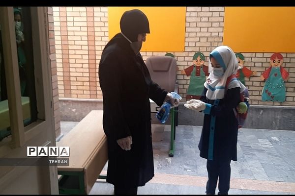 حضور داوطلبانه دانش‌آموزان منطقه 13 در کلاس درس