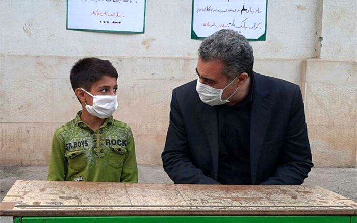 من همان معلم نیمکت‌های دیروزم