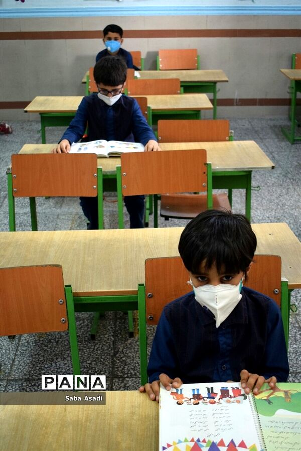 حضور دانش‌آموزان و معلمان در مدارس در روزهای کرونایی گله‌دار
