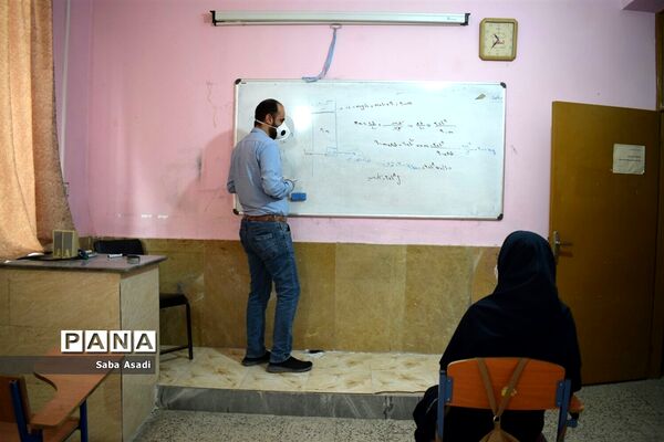حضور دانش‌آموزان و معلمان در مدارس در روزهای کرونایی گله‌دار