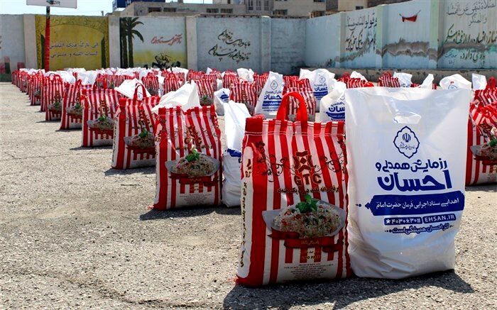 ۱۶۰بسته معیشتی بین خانواده های دانش آموزان نیازمند رودانی توزیع شد