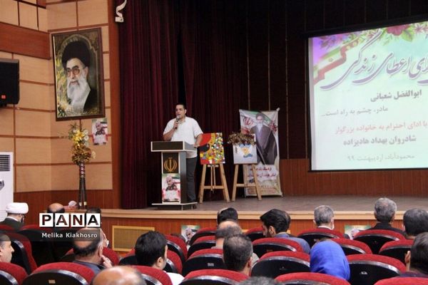 مراسم گلریزان برای آزادی یک جوان زندانی در محمودآباد