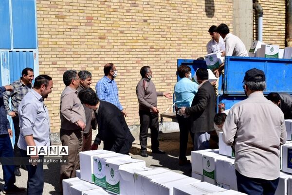 توزیع ٥٠٠٠بسته معیشتى بین نیازمندان آذربایجان شرقی توسط کمیته امام (ره)