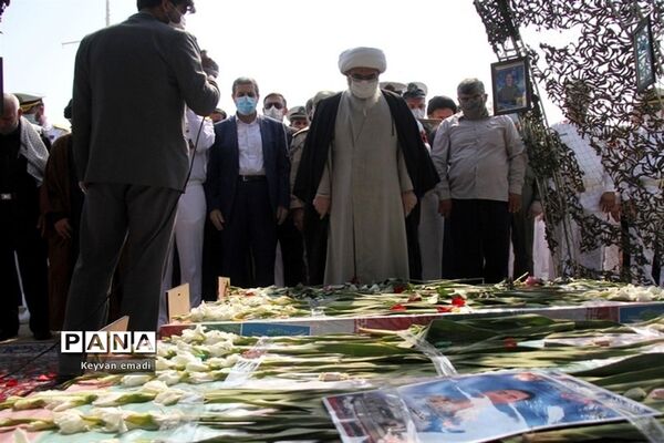 تشییع پیکر پاک ۵ شهید حادثه شناور کنارک نیروی دریایی ارتش در بوشهر