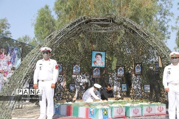 تشییع پیکر پاک ۵ شهید حادثه شناور کنارک نیروی دریایی ارتش در بوشهر