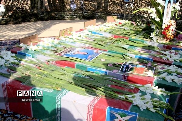 تشییع پیکر پاک ۵ شهید حادثه شناور کنارک نیروی دریایی ارتش در بوشهر