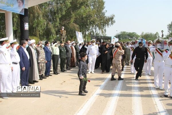 تشییع پیکر پاک ۵ شهید حادثه شناور کنارک نیروی دریایی ارتش در بوشهر