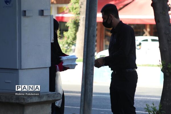 همکاری دانش‌آموزان پیشتاز مازندران در پخش غذا میان نیازمندان