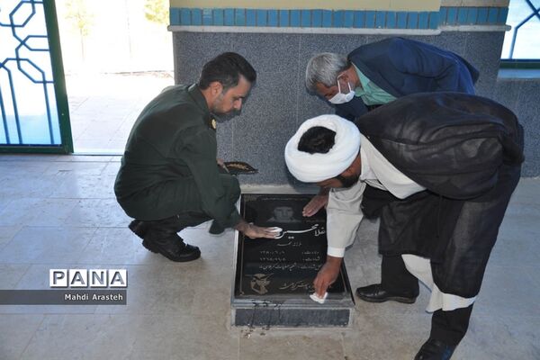 غبارروبی وعطر افشانی  مزار شهدای شهرستان خوسف به مناسبت سوم خردادماه