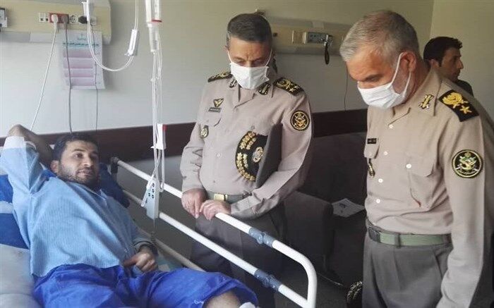 عیادت فرمانده کل ارتش از جانبازان حادثه شناور کنارک