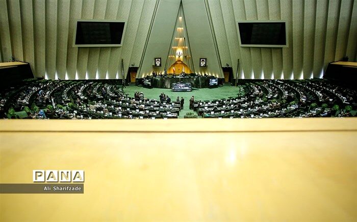 آغاز به کار رسمی مجلس شورای اسلامی؛ هیات رئیسه سنی انتخاب شدند