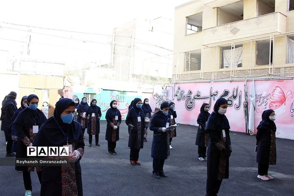 برگزاری امتحانات میان پایه در مدرسه متوسطه اول مکتب الزهرا