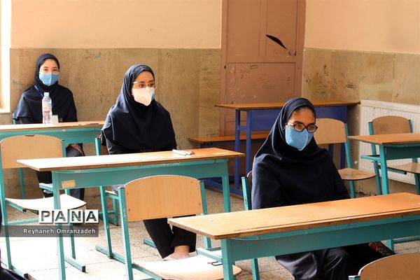 برگزاری امتحانات میان پایه در مدرسه متوسطه اول مکتب الزهرا