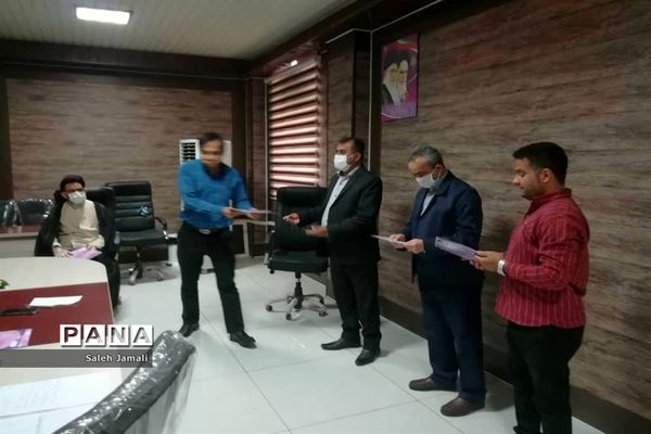 تجلیل از داوران قرآنی آموزش و پرورش منطقه دلوار