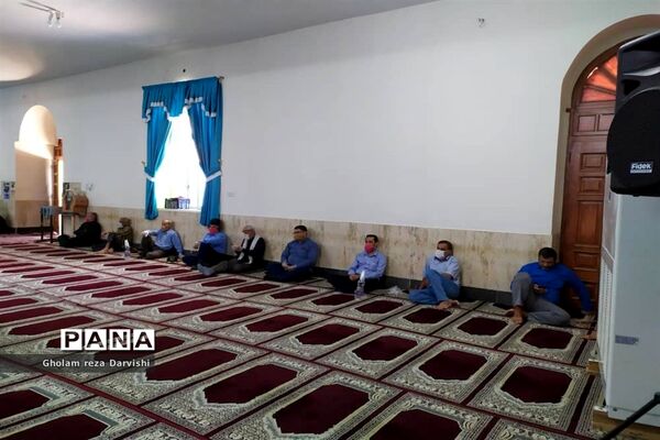 مراسم سالروز رحلت  امام خمینی (ره) جایگاه نماز جمعه با حضور فرهنگیان و اهالی شهر دلوار