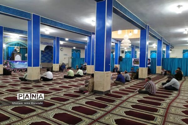 مراسم سالروز رحلت  امام خمینی (ره) جایگاه نماز جمعه با حضور فرهنگیان و اهالی شهر دلوار