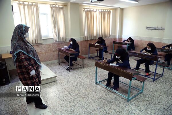 برگزاری امتحانات پایه نهم دبیرستان خسرو خاور