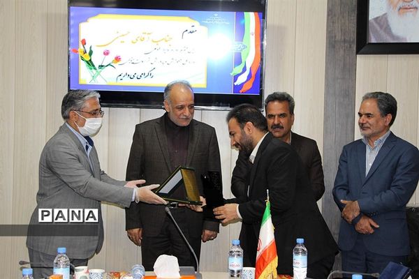 تجلیل از عوامل اجرایی ستاد بزرگداشت مقام معلم اداره آموزش و پرورش شهرستان بیرجند