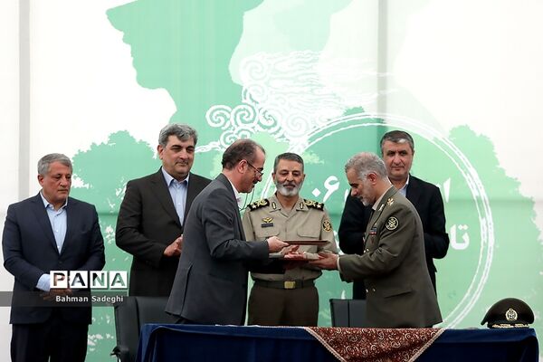 آیین آغاز عملیات احداث بوستان ارتش و تبدیل پادگان ۰۶ به فضای سبز