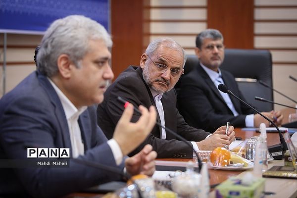 جلسه مشترک وزیر آموزش و پرورش با معاون علمی و فناوری ریاست جمهوری و مدیران استارت‌آپ‌های آموزشی