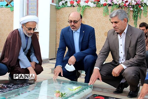 حضور مشاورمعاون پرورشی وزارت آموزش وپرورش در گلزاری شهدای کرمان