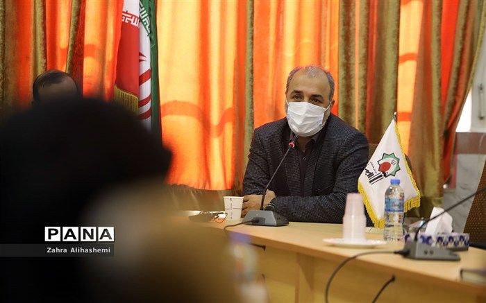 برکاتیان: دانش‌آموزان رعایت فاصله اجتماعی، گذاشتن ماسک و شستن دست را جدی بگیرند