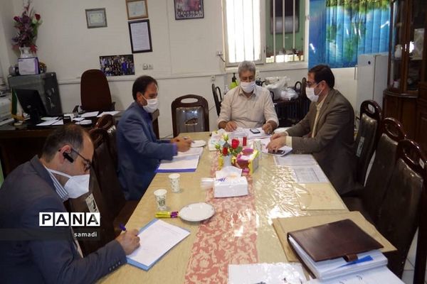 حضور پرشور دانش‌آموزان پایه دوازدهم منطقه 13 در حوزه‌های امتحانی