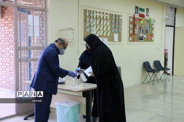 حضور پرشور دانش‌آموزان پایه دوازدهم منطقه 13 در حوزه‌های امتحانی