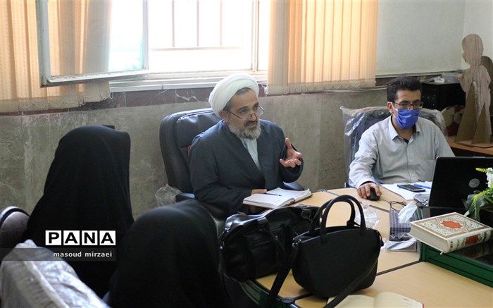 کارآموزی دانش آموزان فنی و حرفه ای به سمت تولید آثار فاخر  سوق داده شود