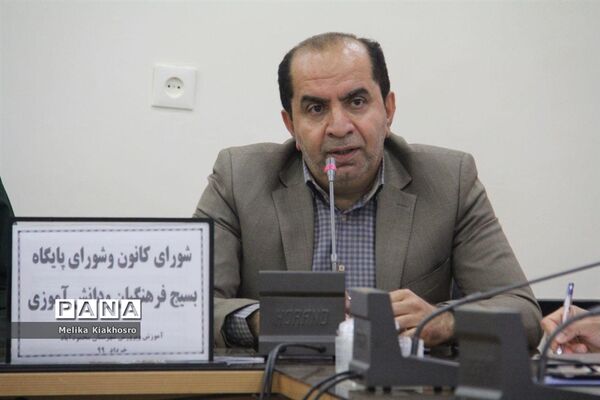 نشست شورای کانون و پایگاه بسیج دانش‌آموزی و فرهنگیان محمودآباد